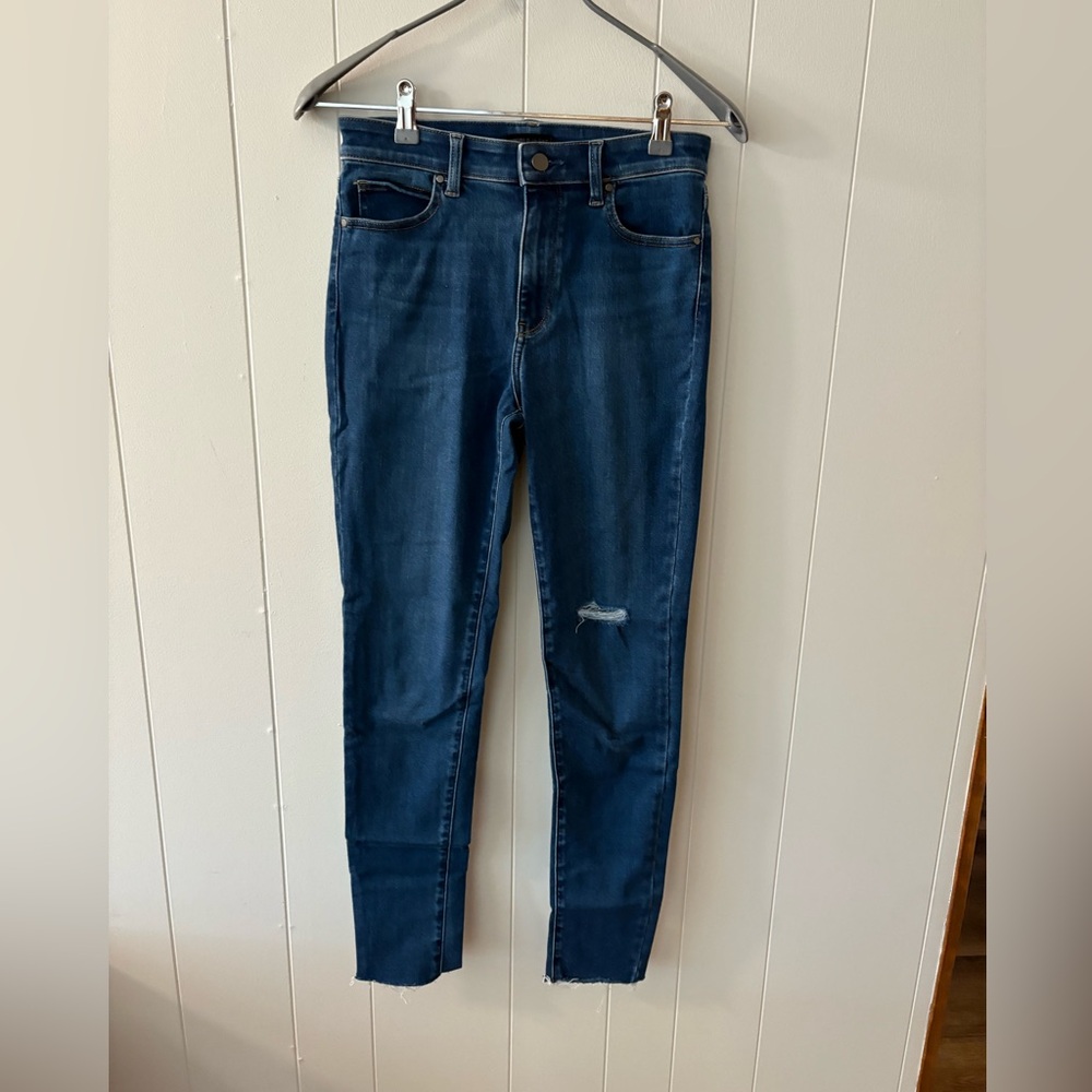 Uniqlo Blue Skinny Jeans Modern Tapered Fit Size 26 women’s casual fall